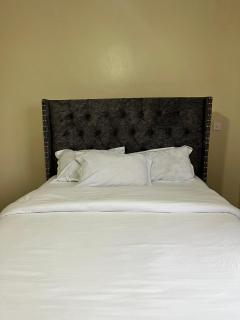 3 Bedroom Apartment near Airport and Mall - 4