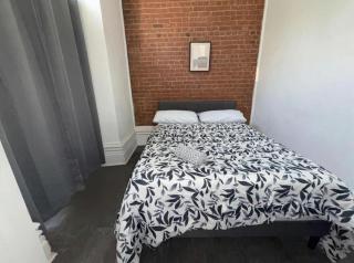 Cozy 1BR Gem - Montréal - 3