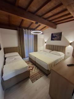 Guesthouse Alberti Llogara - Shalë - 7