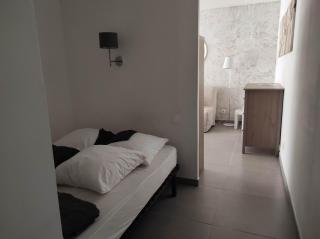 appartement T1 Hyères, calme, piscine, clim, WIFI, parking, centre ville - Hyères - 7