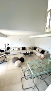Fabulous Duplex with Sea and Pool Views 2 min walk from beach 3 bedrooms - 1