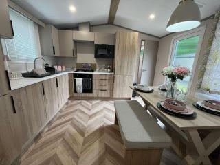 Hot Tub Lodge 5 Star Country Park - Amotherby - 1