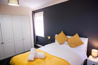 Large 5-BR House, Driveway, Garden, 2 Baths - Northampton - 7