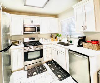 WarmNest Living - Central 2BR Home 10 mins to Strip - Long Stay Ready - Las Vegas - 3