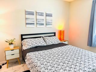 WarmNest Living - Central 2BR Home 10 mins to Strip - Long Stay Ready - Las Vegas - 5