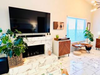 WarmNest Living - Central 2BR Home 10 mins to Strip - Long Stay Ready - Las Vegas - 8