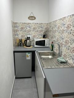 Stylish Studio in Hazel Park - Germiston - 5
