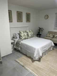 Stylish Studio in Hazel Park - Germiston - 9