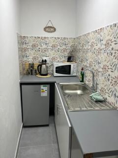 Stylish Studio in Hazel Park - Germiston - 4