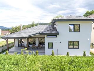 Yellow House - 8