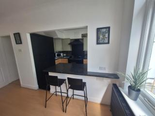 Elegant Home SW16 Near Station Views Flexible Beds - 3