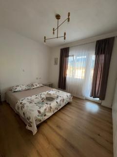 Central Comfort Apartment 5 Minute Walk to Beach, Free Parking, 2 BR - Struga - 3