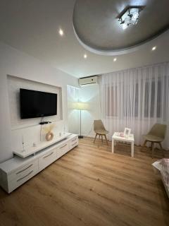 Central Comfort Apartment 5 Minute Walk to Beach, Free Parking, 2 BR - Struga - 9