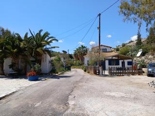 Seaside Villa with Yard - - 3