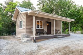 Cozy Cabin w Loft Grill Fire Pit - Gary - 9