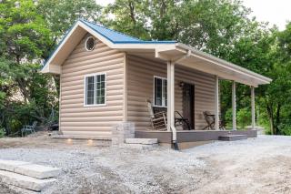 Cozy Cabin w Loft Grill Fire Pit - Gary - 0