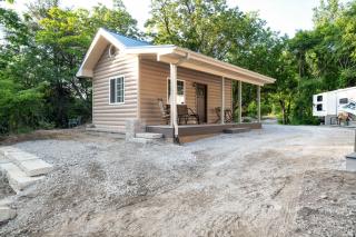 Cozy Cabin w Loft Grill Fire Pit - Gary - 7