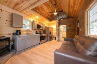 Cozy Cabin w Loft Grill Fire Pit - Gary - 2