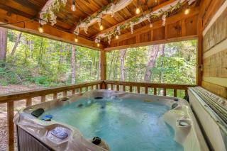 7 Mi to The Island in Pigeon Forge Relaxing Cabin - Sevierville - 0