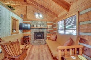 7 Mi to The Island in Pigeon Forge Relaxing Cabin - Sevierville - 7