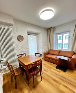 4 mins walk Thalwil Station, Free Parking, Historical - Thalwil - 9
