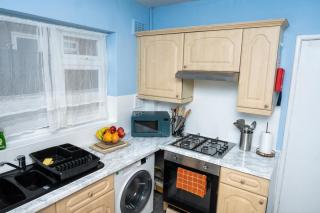 Large 5-BR House, Driveway, Garden, 2 Baths - Northampton - 5
