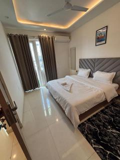 Luxury 1BHK Serviced Apartment nearby Rapid Metro - Gurgaon - 0