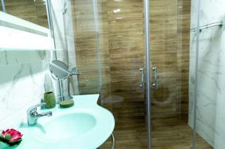 Family Suite One-Bedroom with Kitchen - 4