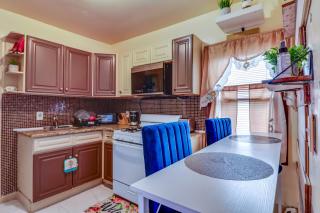 3 Mi to Dtwn Newark Eclectic and Walkable Apt! - 9