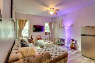 3 Mi to Dtwn Newark Eclectic and Walkable Apt! - Newark - 7