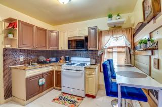 3 Mi to Dtwn Newark Eclectic and Walkable Apt! - Newark - 2