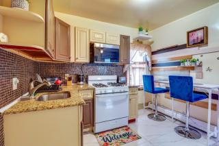 3 Mi to Dtwn Newark Eclectic and Walkable Apt! - Newark - 1