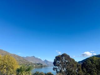 Luxury Lakeside Landing - 7