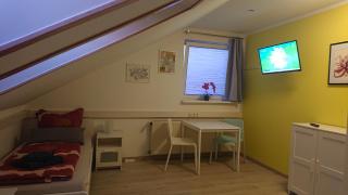 3-Bettzimmer mit Gemeinschaftsküche und je 2 Duschräumen und 2 Toiletten - Hohenstein-Ernstthal - 7
