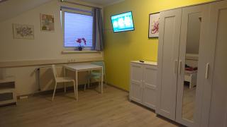 3-Bettzimmer mit Gemeinschaftsküche und je 2 Duschräumen und 2 Toiletten - Hohenstein-Ernstthal - 8