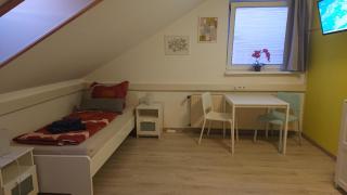 3-Bettzimmer mit Gemeinschaftsküche und je 2 Duschräumen und 2 Toiletten - Hohenstein-Ernstthal - 9