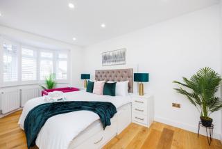 5 Bedroom House , Free Parking , Pool Table , Arcade Machine , Garden , Sleeps 9 , Offers , Ideal For Contractors , Families , Long Term Stays - Streatham Hill - 9