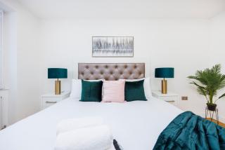 5 Bedroom House , Free Parking , Pool Table , Arcade Machine , Garden , Sleeps 9 , Offers , Ideal For Contractors , Families , Long Term Stays - Streatham Hill - 7