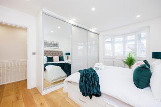 5 Bedroom House , Free Parking , Pool Table , Arcade Machine , Garden , Sleeps 9 , Offers , Ideal For Contractors , Families , Long Term Stays - Streatham Hill - 5