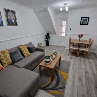 Cosy and Luxurious Home - Slades Green - 0