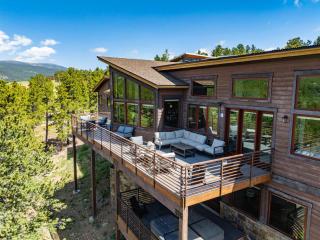 Ridge View Retreat - Panoramic Views and Hot Tub - 4