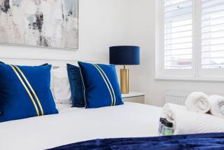 5 Bedroom House , Free Parking , Pool Table , Arcade Machine , Garden , Sleeps 9 , Offers , Ideal For Contractors , Families , Long Term Stays - Streatham Hill - 3