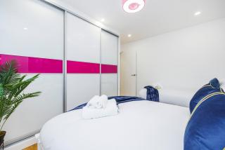 5 Bedroom House , Free Parking , Pool Table , Arcade Machine , Garden , Sleeps 9 , Offers , Ideal For Contractors , Families , Long Term Stays - Streatham Hill - 4