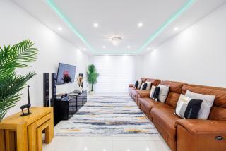 5 Bedroom House , Free Parking , Pool Table , Arcade Machine , Garden , Sleeps 9 , Offers , Ideal For Contractors , Families , Long Term Stays - Streatham Hill - 0