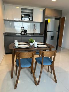 Elegante loft apartment Paseo Santa Lucia king size bed, alberca, gym, parking, kids club - Monterrey - 2