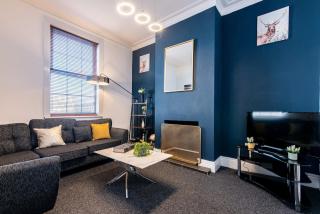 Spacious 5BR House in Central Derby - Near Amenities - Derby - 0