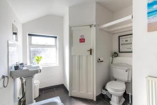 Spacious 5BR House in Central Derby - Near Amenities - Derby - 8