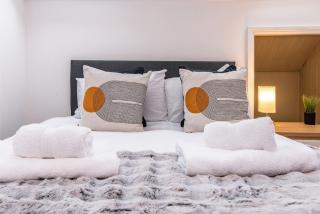 Spacious 5BR House in Central Derby - Near Amenities - Derby - 4