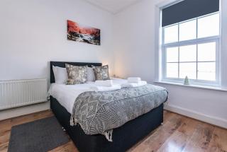 Spacious 5BR House in Central Derby - Near Amenities - Derby - 3