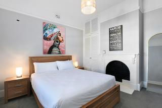 Charming 2-Bed House in North Hobart - - 9